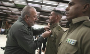 Acto de condecoraciones a jóvenes