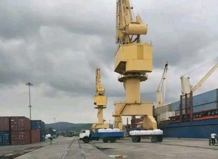 En puerto santiaguero, arroz donado por China