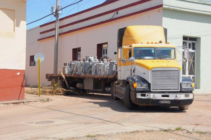 Transformadores para restablecer el servicio eléctrico.