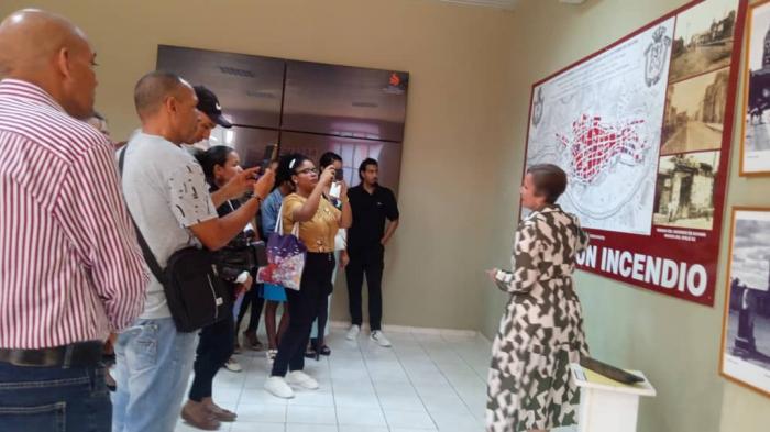 En la foto del mapa del incendio