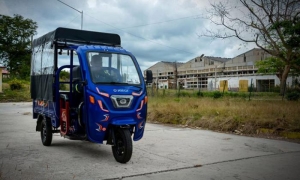 montaje de triciclos eléctricos en Holguín 