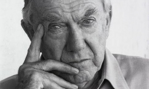 Greene no convirtió sus novelas en lecciones morales; sus personajes son complejos, contradictorios, vivos. 