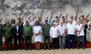 Entrega de la Réplica del Machete de Máximo Gómez, otorgado por el Ministro de las FAR a un grupo de intelectuales e instituciones.