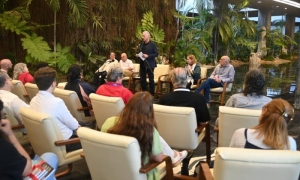 Encuentro de Díaz-Canel con delegados al Coloquio Internacional Patria