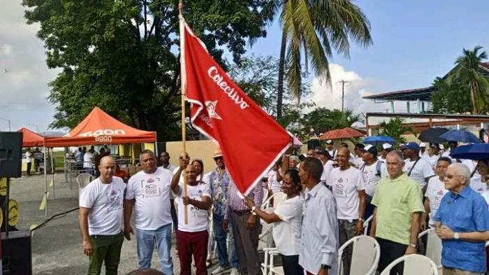 Santiago ondea la bandera de Vanguardia Nacional 