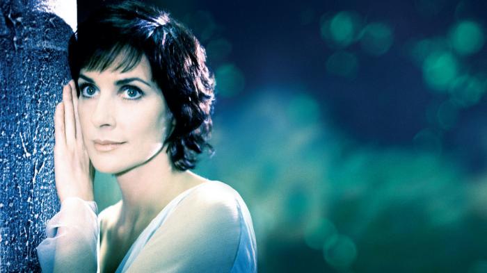 Enya, cantante irlandesa que convirtió la nostalgia en un reino sonoro