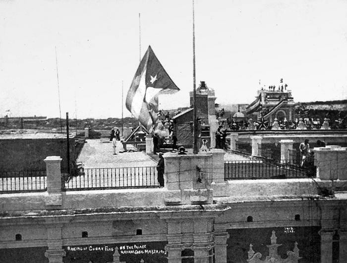 Acto de izar la Bandera en el Palacio de los Generales el 20 de Mayo 1902


Hist0068