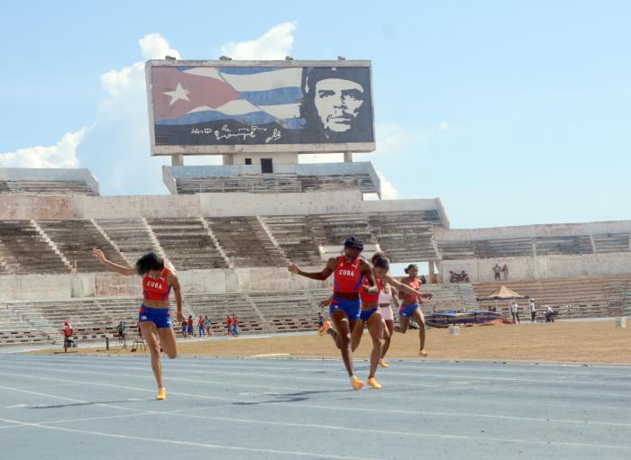 La titular panamericana de 100 metros, Yunisleidis de la Caridad, se impuso en la distancia.