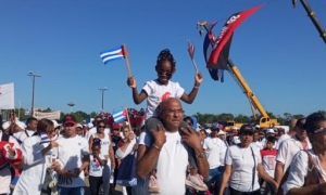 Por esa sonrisa; por esa bandera; por esa paz, marchó el Alto Oriente. 