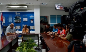 Vicente de la O Levy (I), titular del Ministerio de Energía y Minas, ofrece a la prensa cubana, pormenores sobre la actual situación electro energética en el país
