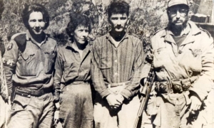 Raúl Castro, Celia Sánchez, Armando Hart y Fidel Castro en la Sierra Maestra.