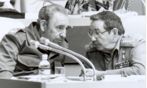 Asamblea Nacional del Poder Popular Fidel y Raúl
Foto: Arnaldo Santos 21/12/1999

Fid17817