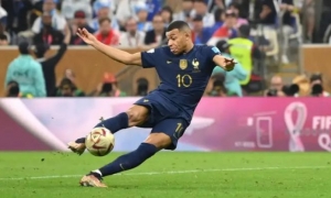 Kylian Mbappé lleva 12 goles con dos asistencias en 14 partidos de mundiales, y es uno de los dos jugadores con hat-trick en una final. foto: Getty Images	

