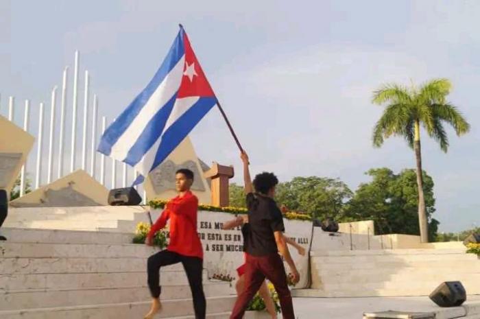 Manzanillo rinde homenaje al 26 de Julio