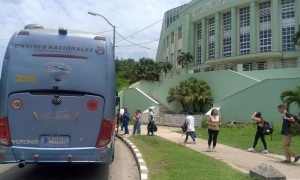 Cuba no solo ha seguido asegurando el tratamiento sino también el traslado de los pacientes. fotos del autor