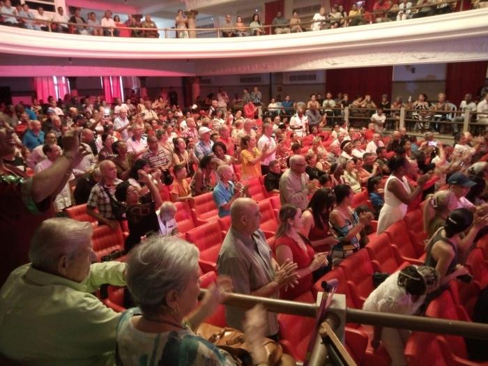 Los avileños celebraron el centenario del nacimiento del Comandante en Jefe, Fidel Castro, en el Teatro Principal, el coliseo mayor de la ciudad