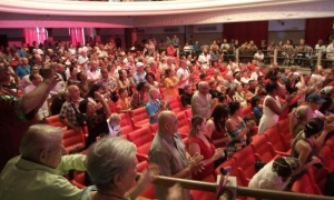 Los avileños celebraron el centenario del nacimiento del Comandante en Jefe, Fidel Castro, en el Teatro Principal, el coliseo mayor de la ciudad