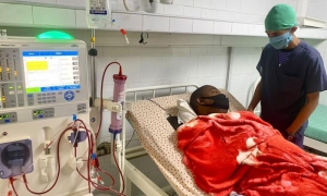 Las enfermeras siguen corriendo. Los médicos siguen haciendo lo mejor que pueden con lo que tienen.