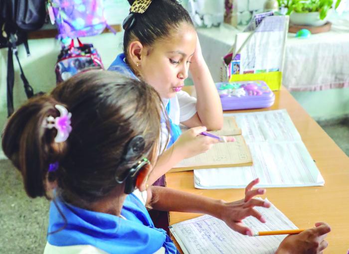 Reportaje en la Escuela Especial para niños sordos e hipoacusicos Rene Vilches Rojas
