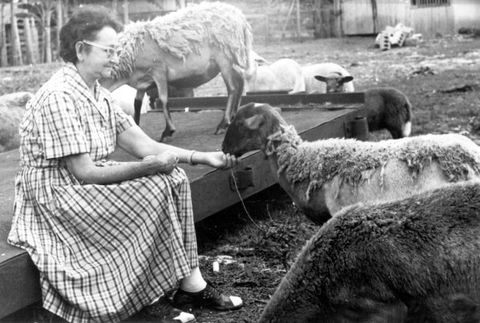 Lina Ruz en su casa de Birán.