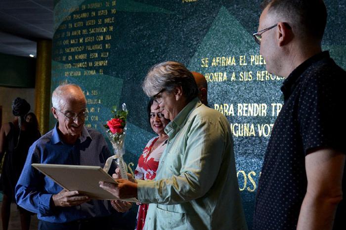 Fueron reconocidas personalidades e instituciones con elevado prestigio y amplia contribución al medio.
