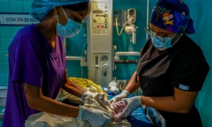 Nacimiento por cesarea en el Hospital Gineco Obstetra González Coro