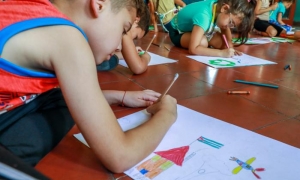 Escuela Primaria Frank País García municipio Plaza de la Rev. Los niós pintan por la Paz