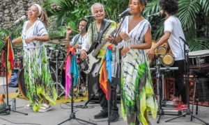 Inés María Chapman Waugh, viceprimera ministra de la República de Cubay El ministro de Relaciones Exteriores de Cuba, Bruno Rodríguez Parrilla, presiden acto por el día de Africa en el salón de protocolo del Laguito