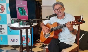 El trovador cantó uno de las obras incluidas en el nuevo fonograma.