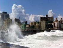 La ciudad de La Habana fue fuertemente azotada por las olas, antes, durante y despu�s del hurac�n
