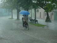 Pocos fueron los cubanos que no se mojaron con Michelle