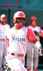 Yoandry Urgell�s, fuerte al bate por Occidente.