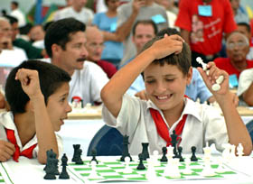Los nios tambin colmaron la Plaza, fruto de la masificacin del juego ciencia en el sistema nacional de enseanza