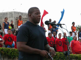 El campen mundial de lucha libre, y campen de la II Olimpiada, ley el compromiso de los atletas cubanos que participarn en los venideros Juegos Olmpicos de Atenas