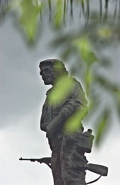 Santa Clara, capital de Villa Clara, es la ciudad del Che. Las victorias de los villaclareos de hoy, son herederas del espritu del inolvidable Guerrillero Heroico.