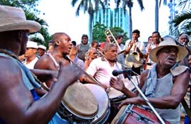 Alegra desbordante al conocer el triunfo en la emulacin nacional por la sede del Acto Central por el 26 de Julio.