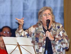 La cantautora Sara Gonzlez llev, en el Cara Palida, de Silvio Rodrguez, el mensaje del arte comprometido con la Revolucin. Foto: Juvenal Baln