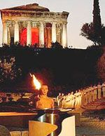 El fuego arde a los pies de la Acr�polis ateniense.
