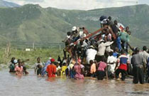 El creciente n�mero de muertos en Hait� por el paso de la tormenta Jeanne, amenaza con desatar una epidemia de incalculables consecuencias. Foto: AP