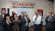El vicepresidente del Consejo de Estado, Carlos Lage manifest� sentirse impresionado por las muestras de apoyo y solidaridad. Foto: JORGE LUIS GONZAL�Z 