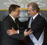 El Presidente uruguayo saluda al Canciller cubano. Foto: Ismael Francisco