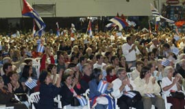 Acto de solidaridad con Cuba efectuado en el centro deportivo El Cilindro. Foto: Enviados especiales