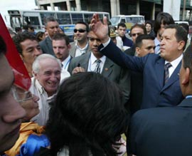 A su salida del Palacio Legislativo, el presidente Hugo Ch�vez dialog� brevemente con Granma. Foto: Enviados especiales