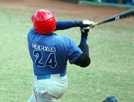 Cepeda dispar� tres extrabases. Foto: RICARDO L�PEZ