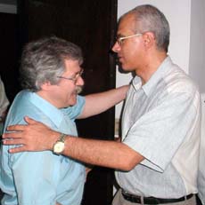 Al� Ruckert y Rem�rez de Estenoz abordaron variados temas durante el encuentro calificado de muy positivo. Foto: RICARDO L�PEZ HEVIA