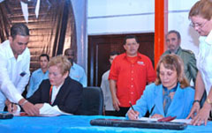 Las ministras de Comercio tambi�n firmaron acuerdos. Foto: JORGE L. GONZ�LEZ