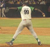 Lazo, cuarto derecho y segundo pinare�o en arribar a 200 triunfos. Foto: SANDRA MORALES