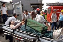 Al igual que en antillana de acero, en otros centros de trabajo y localidades se efectuaron ejercicios de rescate y salvamento como parte de Meteoro 2005. Foto: JORGE LUIS GONZ�LEZ
