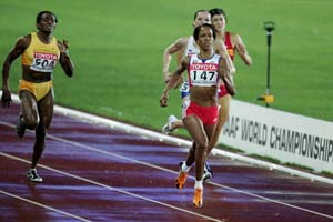 La cubana Zulia Calatayud domina la final de los 800 metros planos en el mundial de Helsinki. Foto: IAAF
