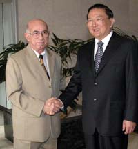 Machado Ventura y Luo Gan durante las conversaciones. Foto: RAUL L�PEZ S�NCHEZ